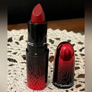 New MAC Lipstick “E For Effortless”